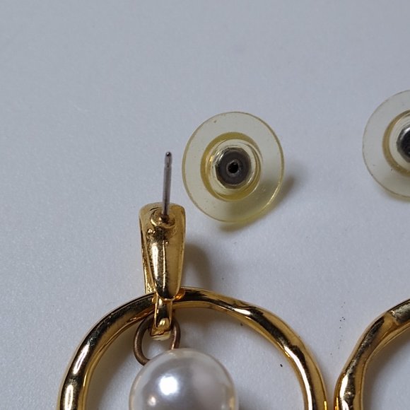 Vintage Metal Circle And Bead Dangle Earrings - Picture 10 of 13